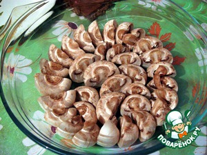 Шампиньоны в сливках на сковороде: пошаговый рецепт