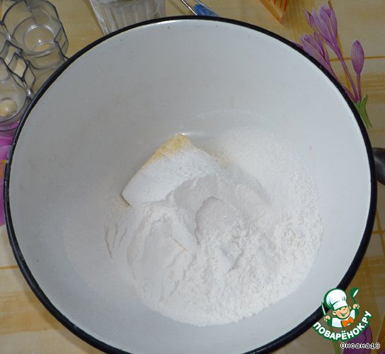 Мука и сметана на сковороде. Что сделать из сметаны на сковороде. как сделать тортик из муки,сахара,ванилина и яиц. сахарные соды. сахарок сметанка.