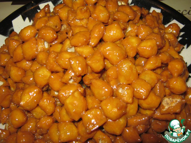 Хворост чак чак. Чак чак со сгущенным молоком. Чак чак рецепт со сгущенкой. Чак чак со сгущенным молоком. Чак-чак тайёрлаш.