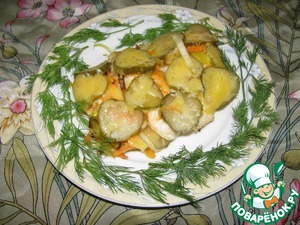 Рецепт Морская щука/мольва, запеченная с овощами и соленым огурцом