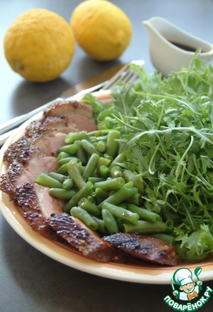 Рецепт Салат из утки со стручковой фасолью и рукколой