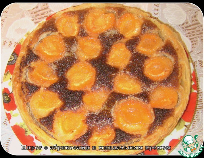 Рецепт: Пирог с абрикосами и миндальным кремом