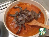   - (thai red curry prawns) 