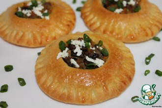 Рецепт: Булочки закусочные с фаршем и грибами