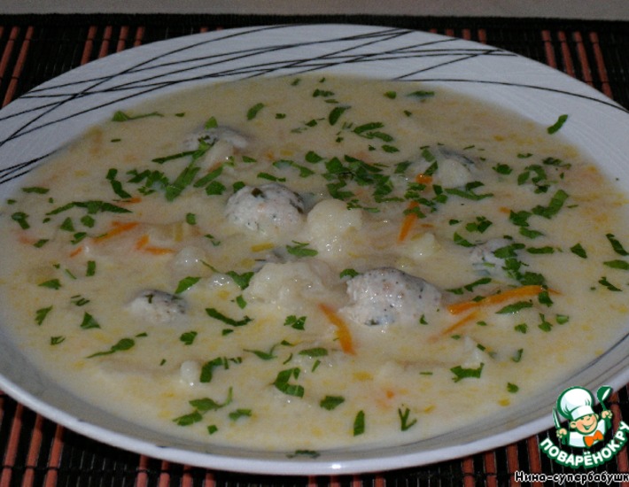 Рецепт: Сырный суп с куриными фрикадельками