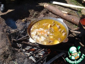 Рецепт Тушеная картошка с свиными ребрышками на костре