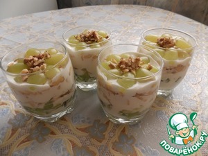 Рецепт Фруктово-сметанный десерт с грецкими орехами..))