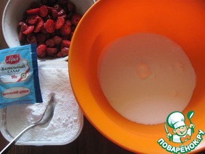 Бисквитный рулет на белках с клубникой и сливками – кулинарный рецепт