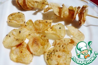 Рецепт: Картофельные чипсы на шпажках в микроволновке