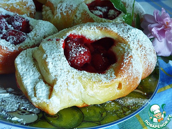 Булочки с клубникой