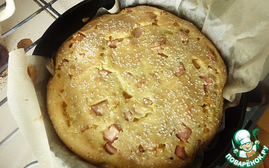 Ленивый пирог с колбасой и сыром