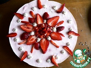 Рецепт Йогуртово-клубничный торт с лавандовым бисквитом