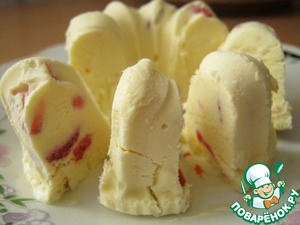 Рецепт Сливочное мороженое с кусочками клубники и белого шоколада