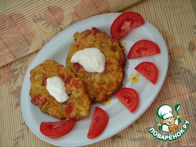 Pancakes from zucchini in yogurt with tomatoes and 