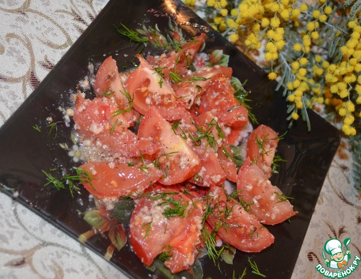 Рецепт: Салат с помидорами и орехово-чесночной заправкой