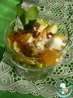 Рецепт Салат из яблок и апельсинов с орехами