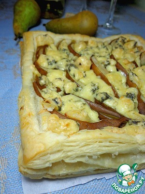 Рецепт Пирог с грушами и сыром Дор Блю