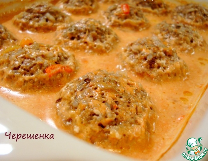 Рецепт: Тефтели с грибами в томатно-сметанном соусе