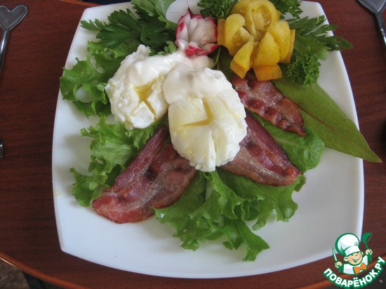 Яйца пашот с беконом