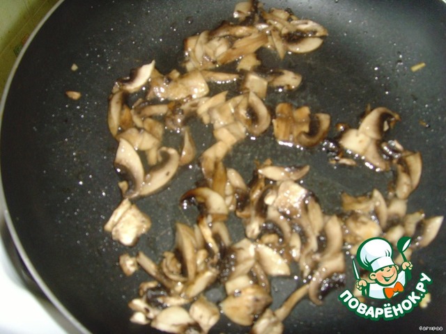 Сколько по времени варить куриные желудки. Куриные желудки с шампиньонами. Как приготовить желудки с грибами. Сколько варятся куриные желудки.