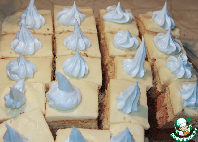 Порционный торт. Кондитерские пирожные. 2 пирожные. Бисквитные пирожные. Нарезные пирожные современные.