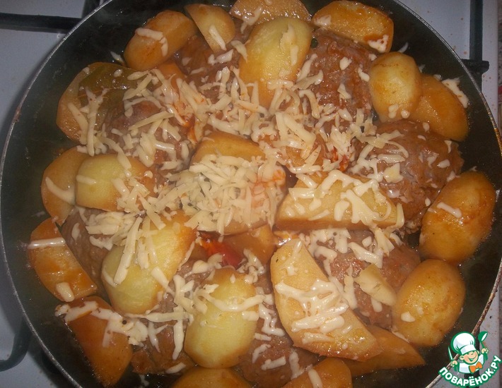 Рецепт: Котлетки с картошкой в томатном соусе