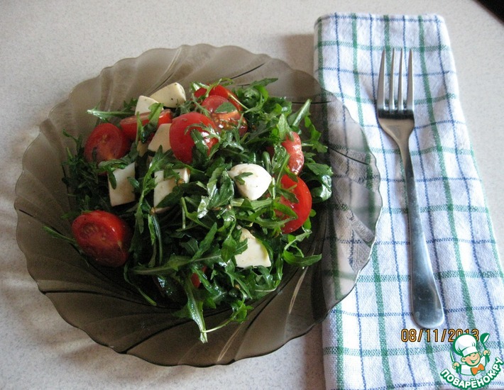 Рецепт: Салат с рукколой и помидорами черри