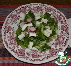 Рецепт Салат листовой с редисом и фетой