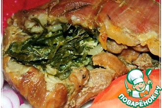 Рецепт: Запеченная свинина со свекольной ботвой