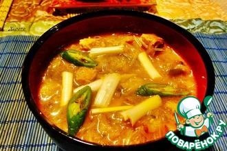 Рецепт: Острый суп из кимчхи со свининой