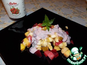 Рецепт Фруктовый салат с йогуртом и клюквенным соусом