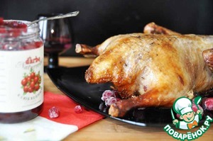 Рецепт Жареная утка под клюквенной глазурью с клюквенным соусом