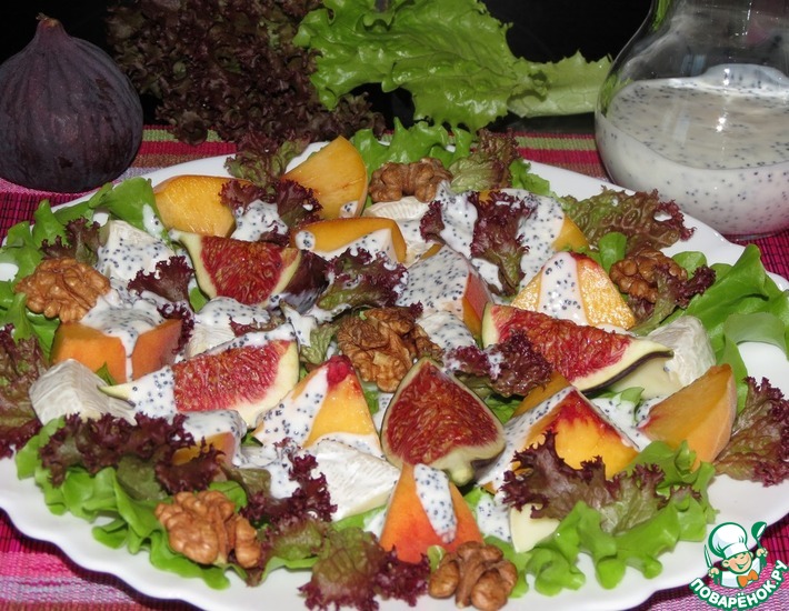 Рецепт: Салат с инжиром, сыром Бри и маковым соусом