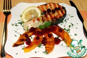 Рецепт Имбирный лосось с манго-гриль и брусничным соусом