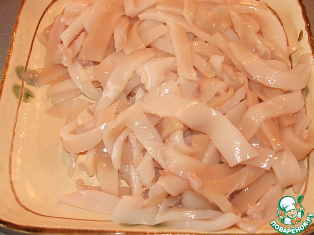 Кальмар в ташкент. Кальмар, тушеный в сметане с картошкой. Фаршированные кальмары в мультиварке редмонд м70. Из кальмаров в мультиварке блюда. Постная начинка в кальмары.