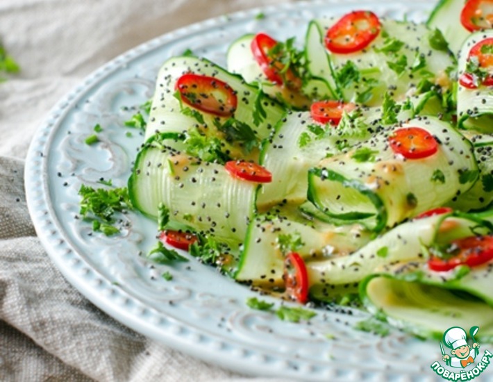 Рецепт: Огуречный салат с перцем и маком