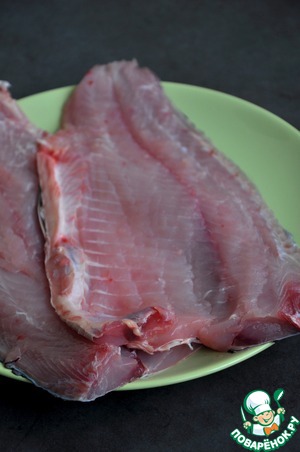 Фаршированная рыба в беконной корочке – кулинарный рецепт