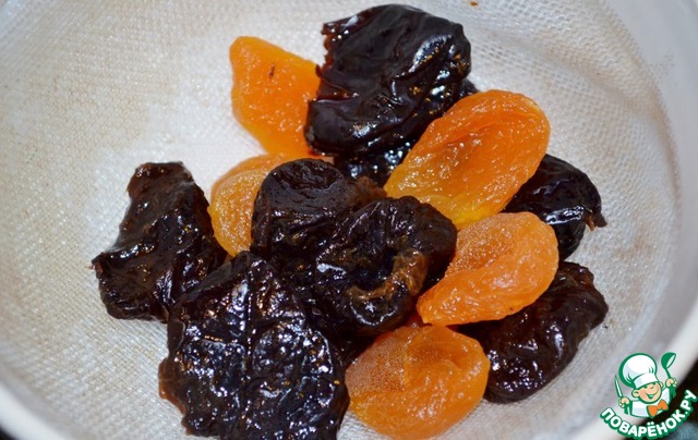 слабительные сухофрукты. курага от запора. слабительные продукты курага. урюк при запорах. сухофрукты которые слабят кишечник.