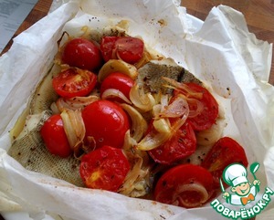 Рецепт Рыба с помидорами и луком в пергаменте