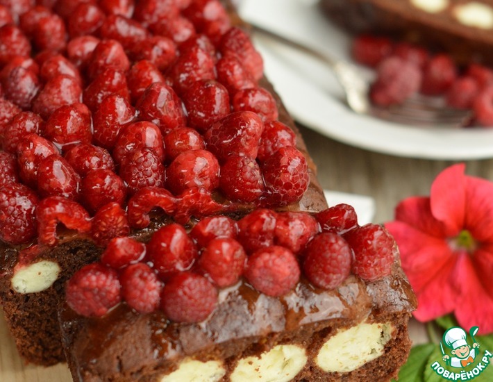 Рецепт: Шоколадно-творожный пирог с малиной