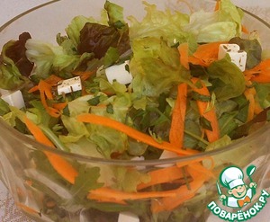Рецепт Зеленый салат с морковью и брынзой