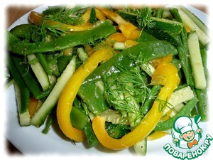 Рецепт Салат из зеленой стручковой фасоли со свежим огурцом и болгарским перцем