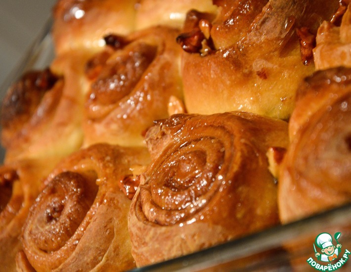 Рецепт: Медовые булочки с корицей и пеканом