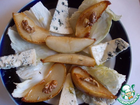 салат с грушами, рукколой и сыром