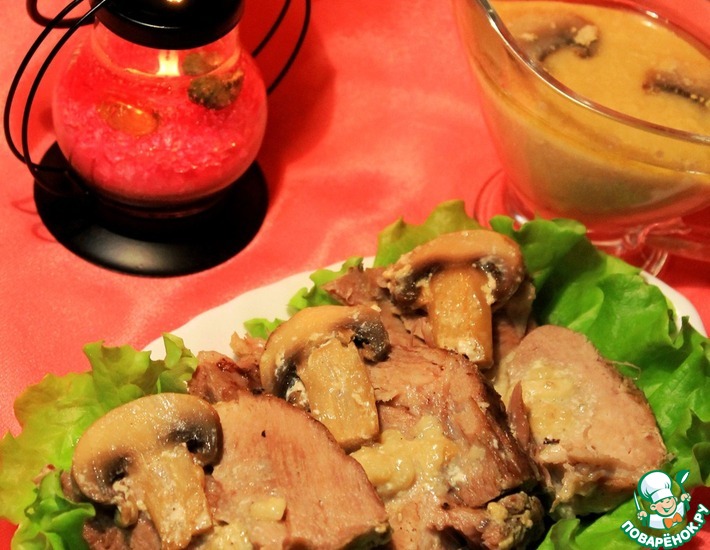 Рецепт: Свиная шейка, тушенная в сливочно-грибном соусе