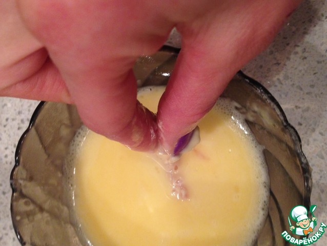 Что делать если тесто получилось густое. Кляр без яиц рецепт. Как приготовить кляр на воде с яйцом. Что делать если смесь для блинов получилась густой. Как приготовить кляр на воде с яйцом сосиски.
