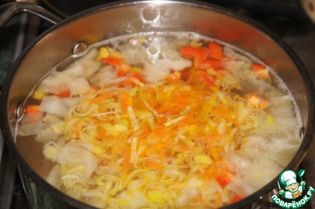 Куриная зажарка рецепт. Зажарка для куриного супа. Куриный суп без зажарки. Морковь кладут в уху.