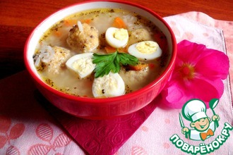 Рецепт: Еврейский суп с куриными клецками, рисом и яйцом