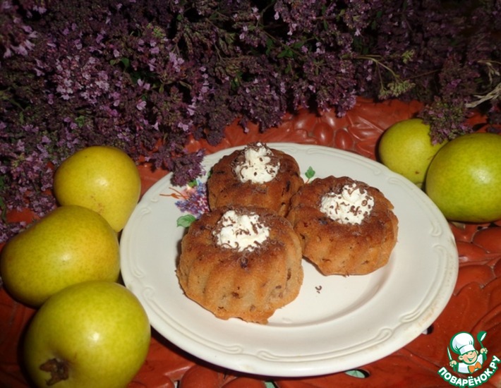 Рецепт: Яблочно-грушевые кексы с творожной начинкой