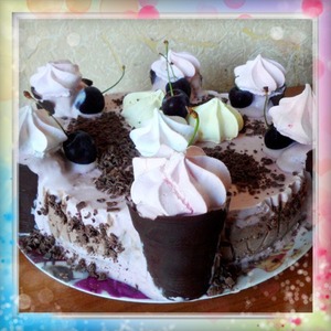 Рецепт Шоколадно-вишневый торт-мороженое с шоколадными стаканчиками